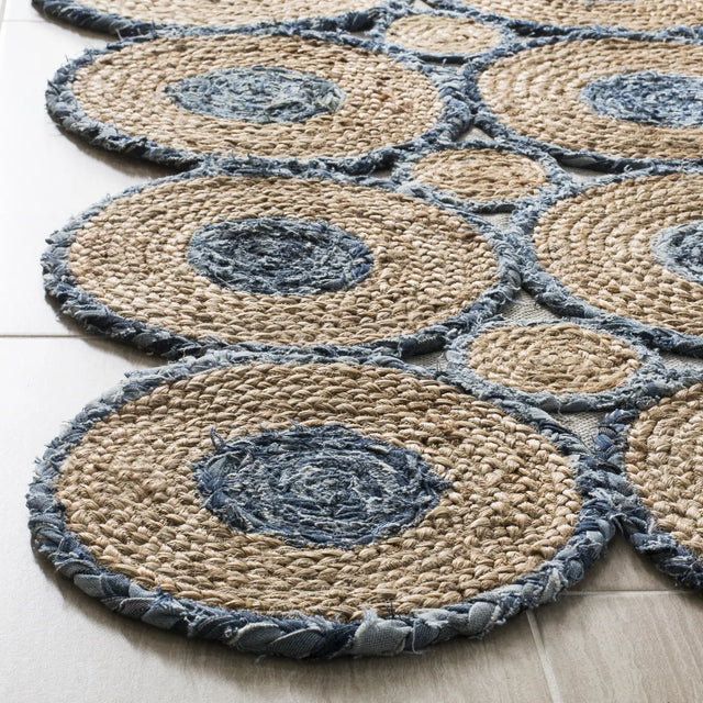 Safavieh Cape Cod 4'-0" x 6'-0" Rug in Blue / Natural
