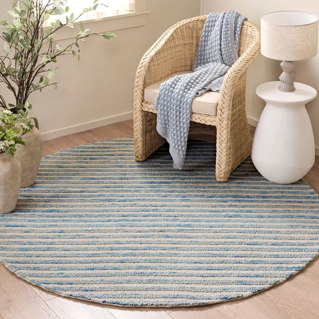 Safavieh Ebony 6'-0" x 6'-0" Rug in Light Blue / Ivory