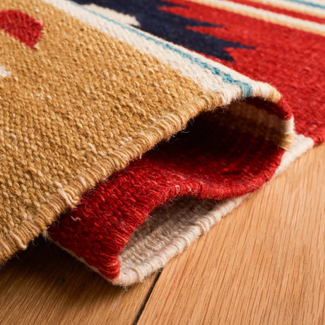 Safavieh Kilim 4'-0" x 6'-0" Rug in Beige / Red