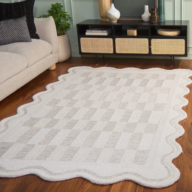 Safavieh Ebony 5'-0" x 8'-0" Rug in Beige / Ivory