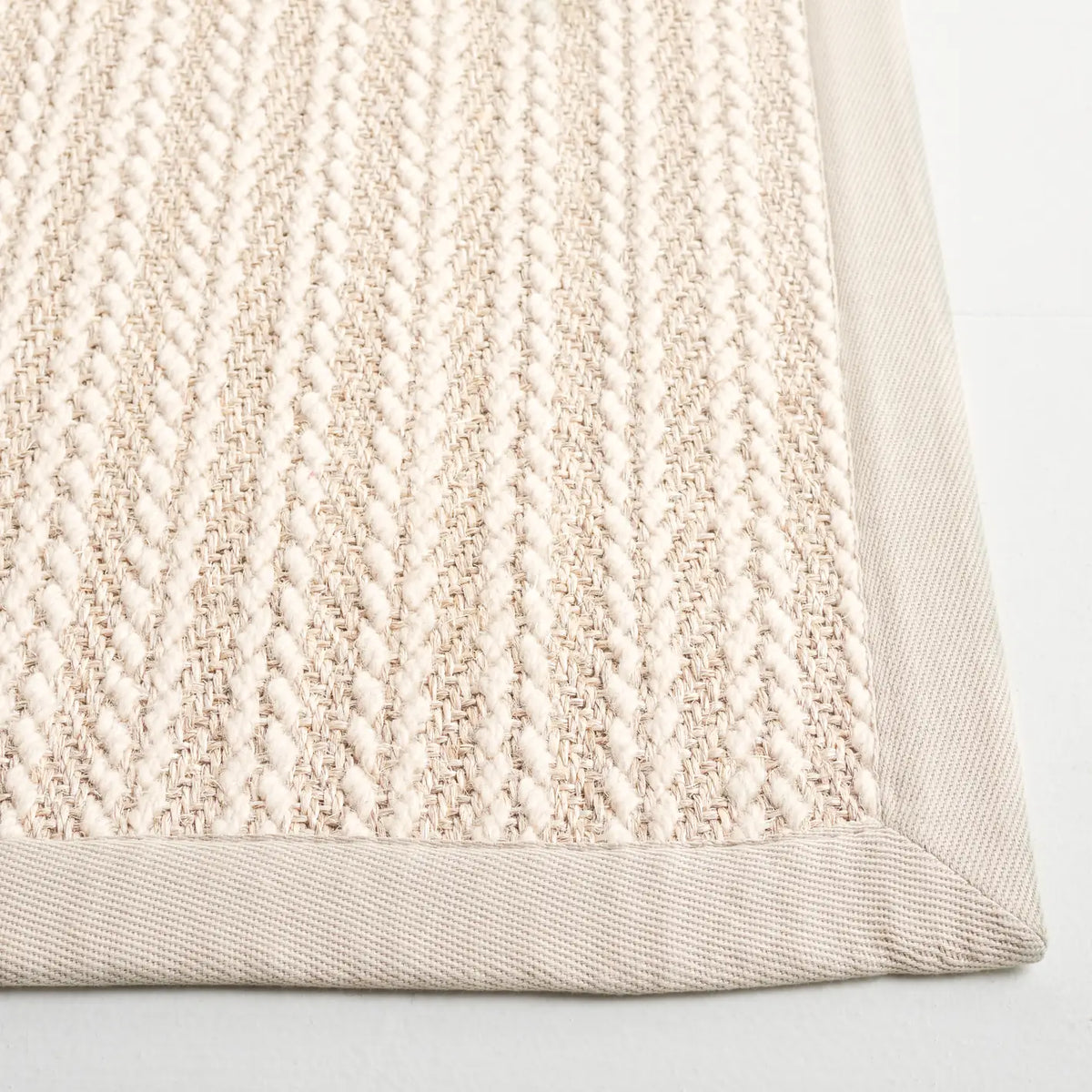 Safavieh Palm Beach 4'-0" x 6'-0" Rug in Ivory