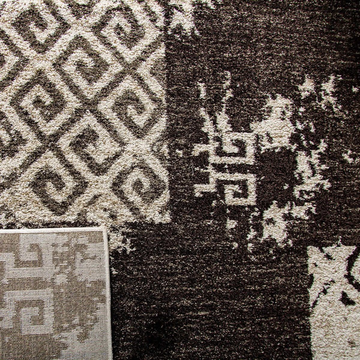 Safavieh Retro 5'-3" x 8'-0" Rug in Creme / Brown