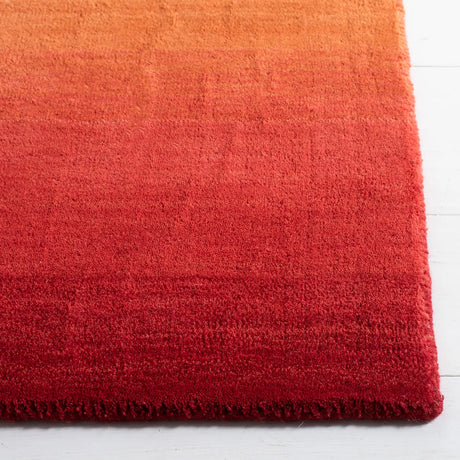 Safavieh Manhattan 4'-0" x 6'-0" Rug in Blue / Red