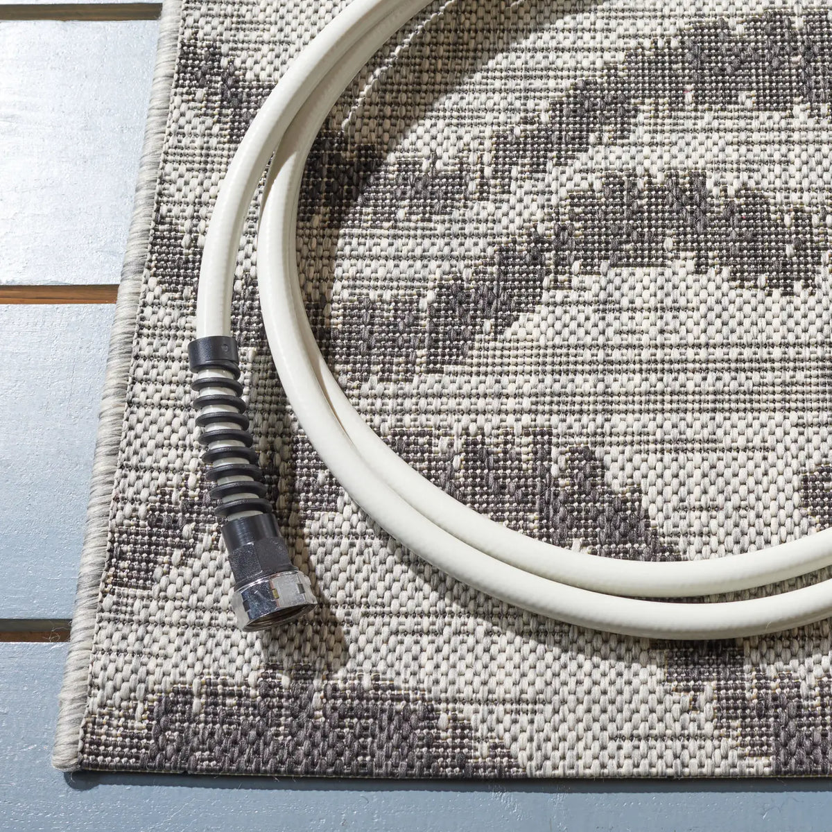 Safavieh Courtyard 4'-0" x 5'-7" Rug in Grey / Black