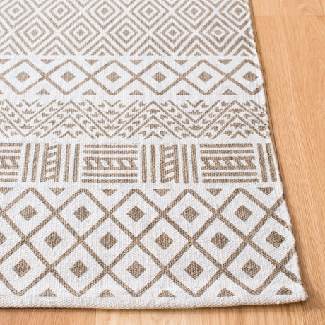 Safavieh Cedar Brook 5'-0" x 8'-0" Rug in Grey / Ivory