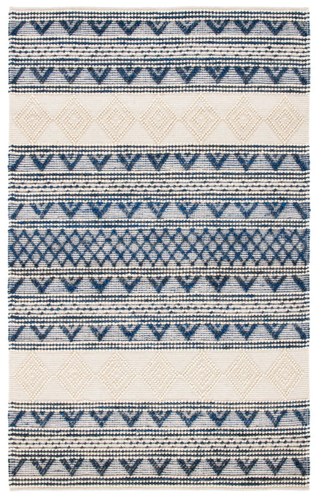 Safavieh Natura 4'-0" x 6'-0" Rug in Navy / Ivory