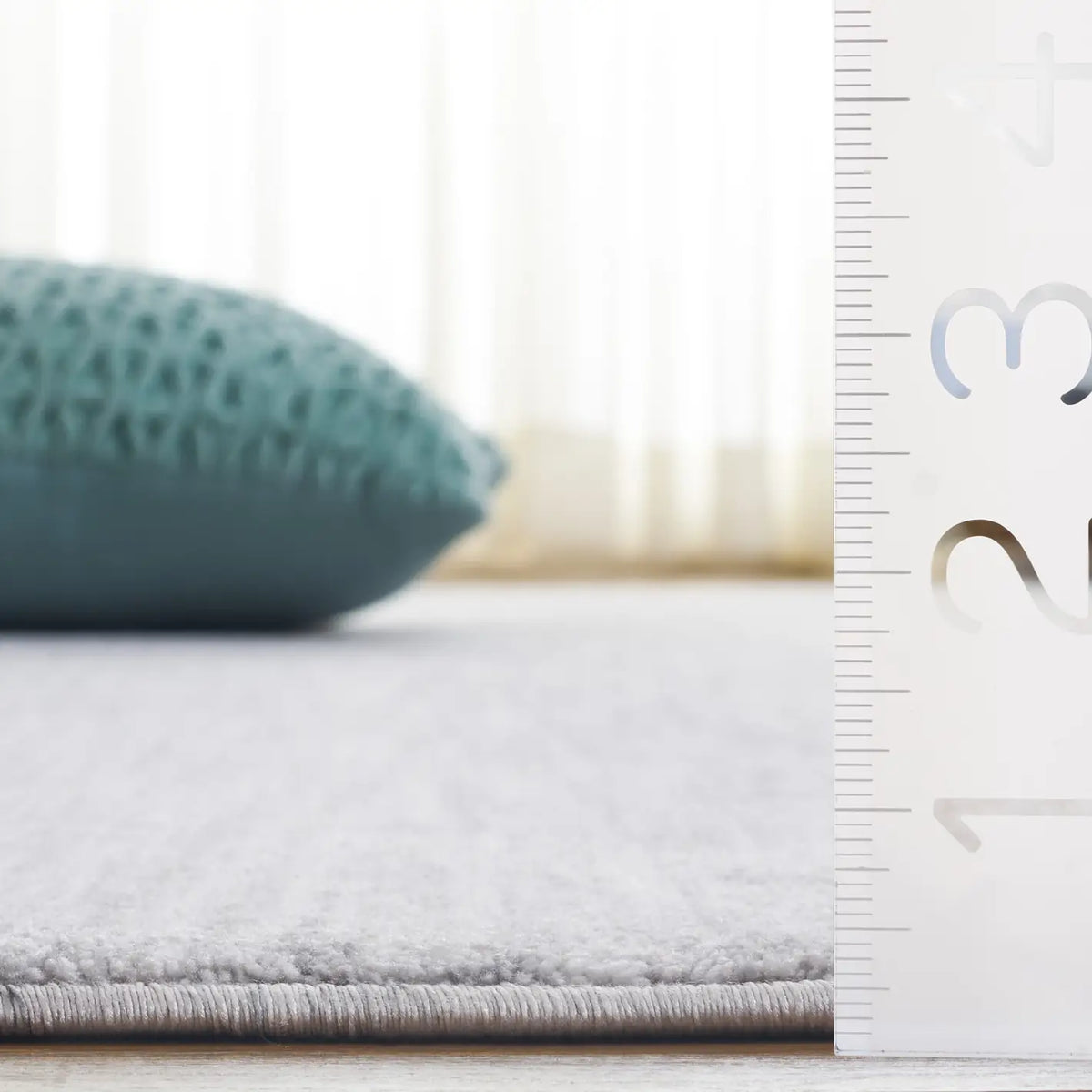 Safavieh Haven 4'-0" x 6'-0" Rug in Grey