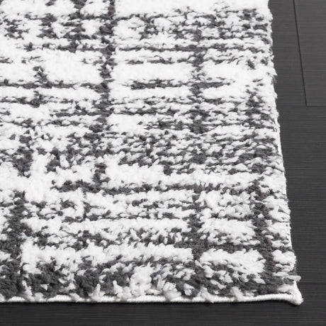 Safavieh Rumi Shag 4'-0" x 6'-0" Rug in Charcoal / Ivory