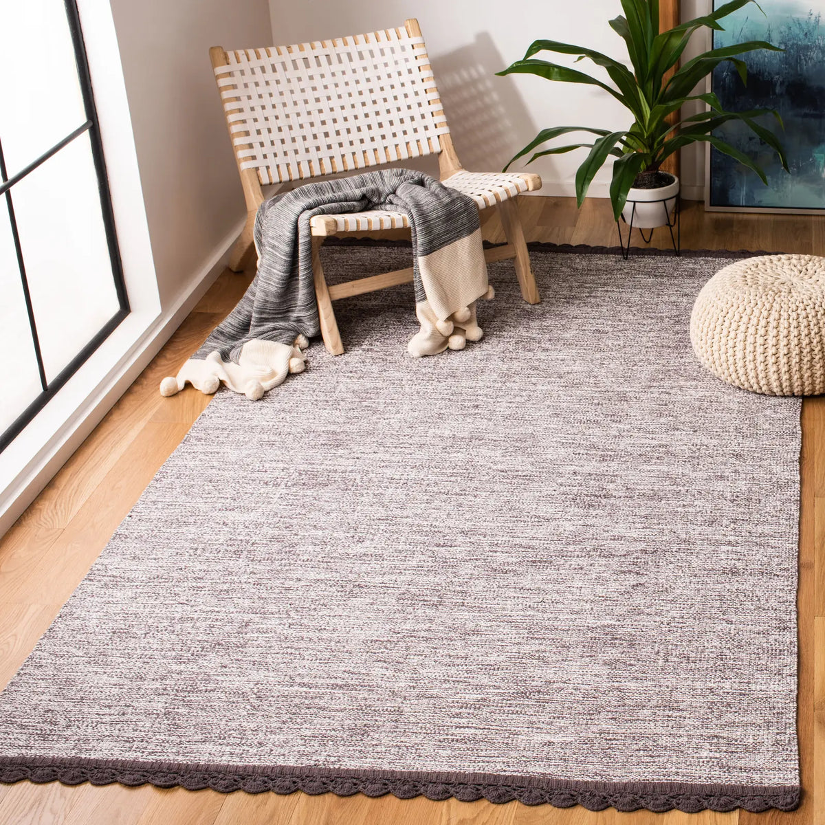 Safavieh Montauk 5'-0" x 8'-0" Rug in Charcoal