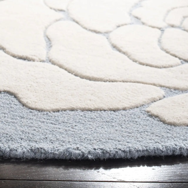 Safavieh Cambridge 6'-0" x 6'-0" Rug in Blue / Ivory