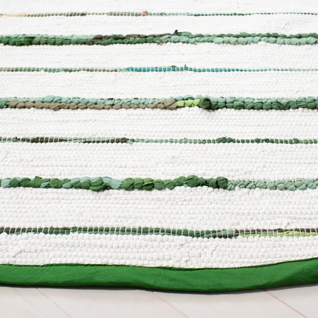 Safavieh Montauk 6'-0" x 6'-0" Rug in Green / Ivory