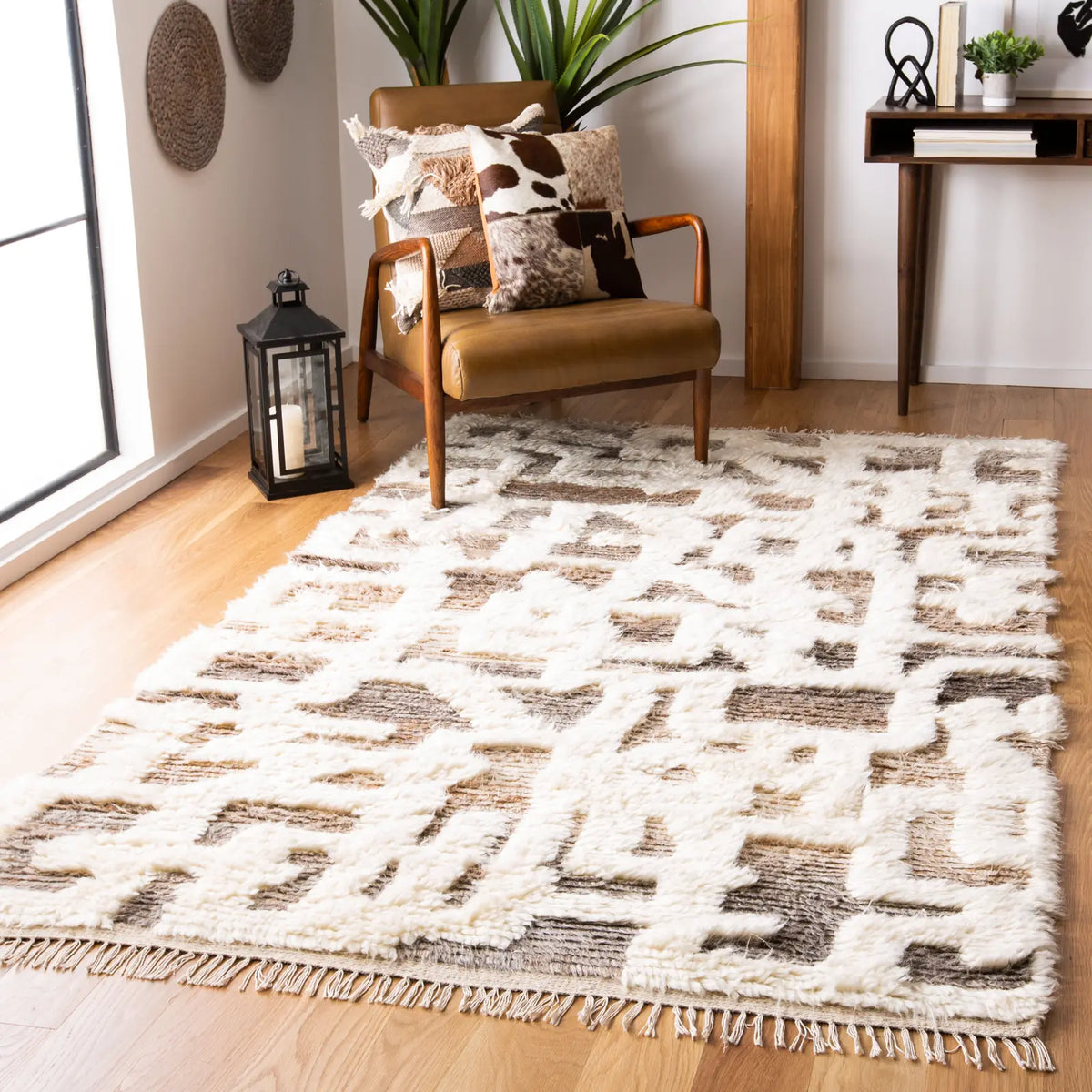 Safavieh Manhattan 4'-0" x 6'-0" Rug in Ivory / Grey