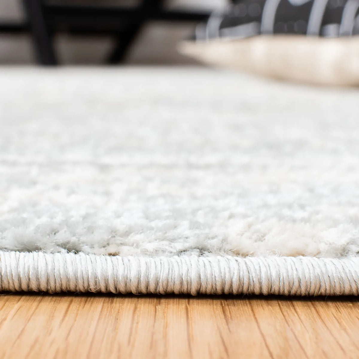 Safavieh Tulum 4'-0" x 6'-0" Rug in Light Grey / Ivory