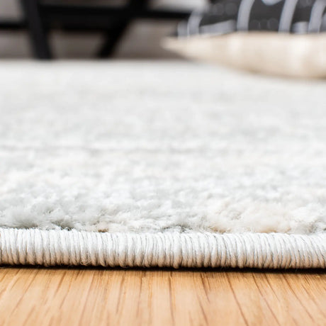 Safavieh Tulum 4'-0" x 6'-0" Rug in Light Grey / Ivory