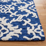 Safavieh Blossom 4'-0" x 6'-0" Rug in Navy / Ivory