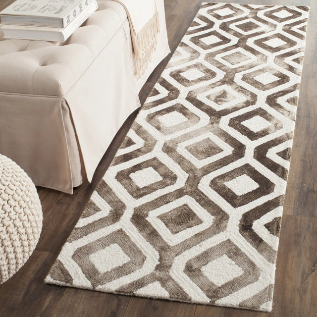 Safavieh Dip Dye 2'-3" x 6'-0" Rug in Ivory / Chocolate