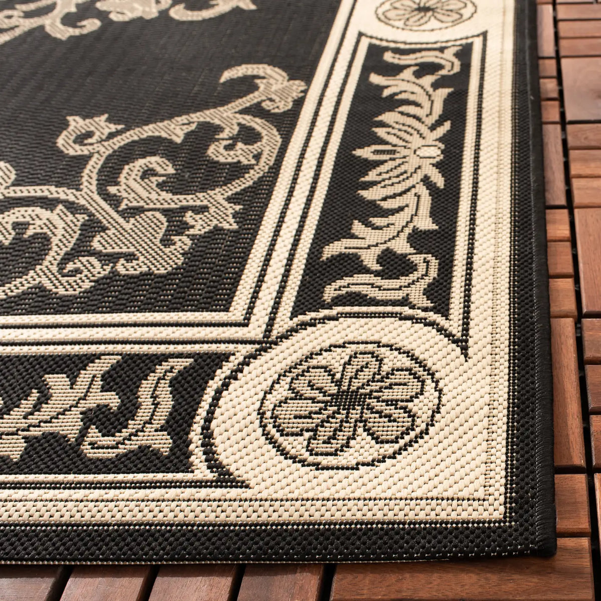 Safavieh Courtyard 4'-0" x 5'-7" Rug in Black / Sand