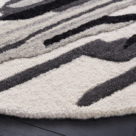 Safavieh Rodeo Drive 6'-0" x 6'-0" Rug in Ivory / Black