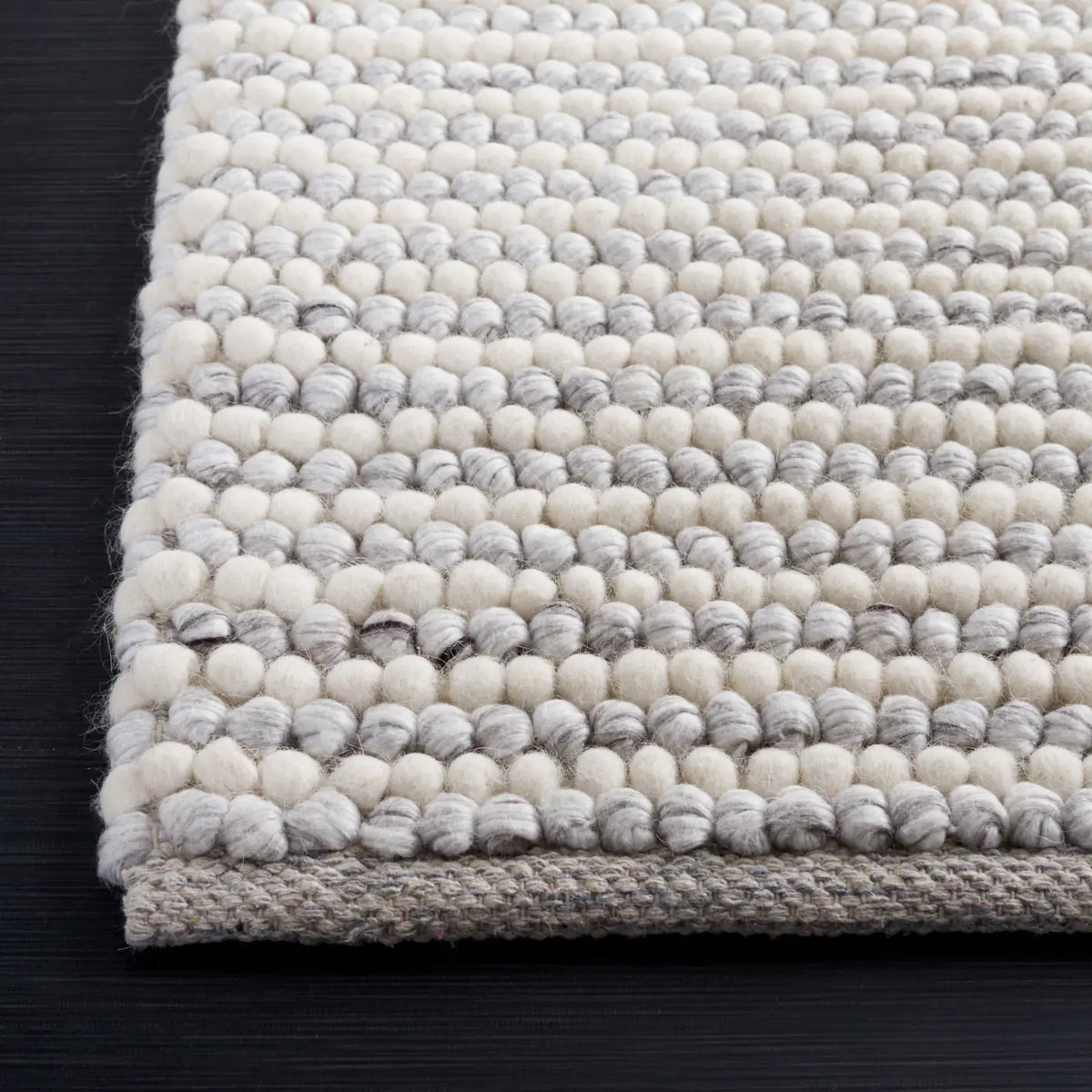 Safavieh Natura 4'-0" x 6'-0" Rug in Ivory / Light Grey