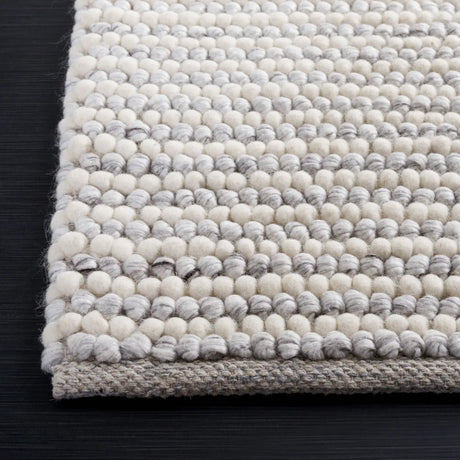 Safavieh Natura 4'-0" x 6'-0" Rug in Ivory / Light Grey