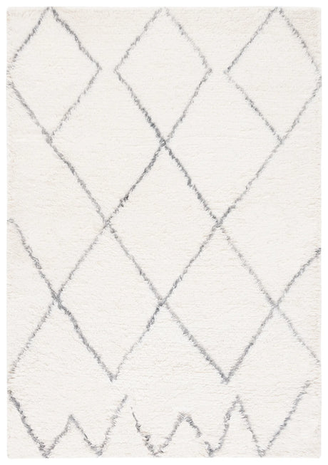 Safavieh Kenya 4'-0" x 6'-0" Rug in Ivory / Grey