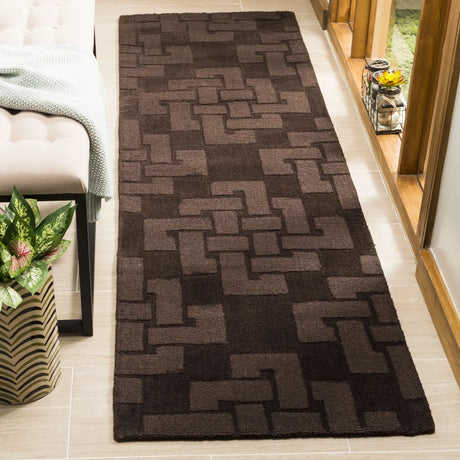 Safavieh Martha Stewart 2'-3" x 8'-0" Rug in Chocolate Truff