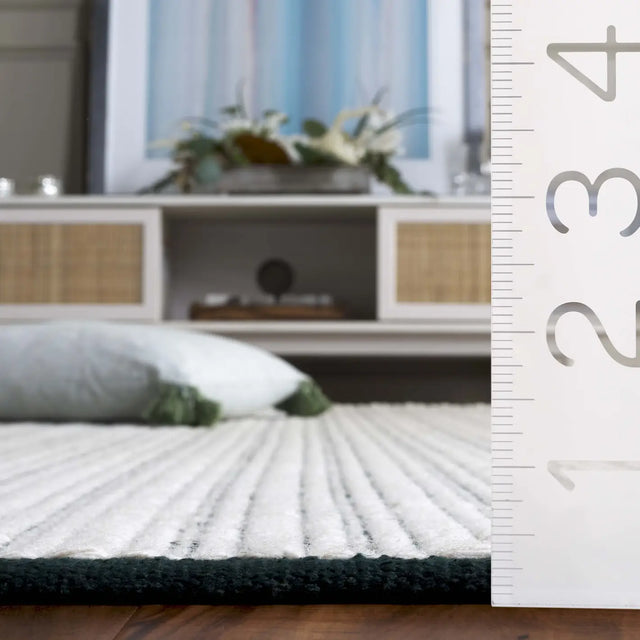 Safavieh Vermont 4'-0" x 6'-0" Rug in Green / Ivory