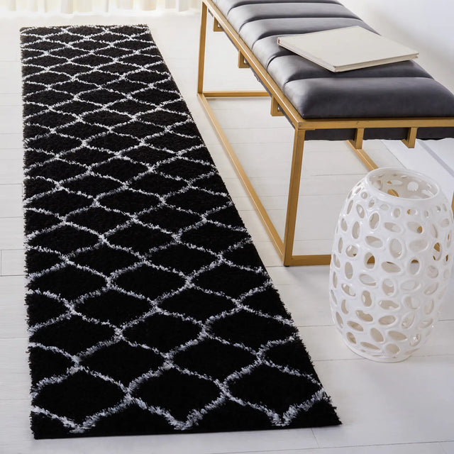 Safavieh Tahoe Shag 2'-0" x 9'-0" Rug in Black / White