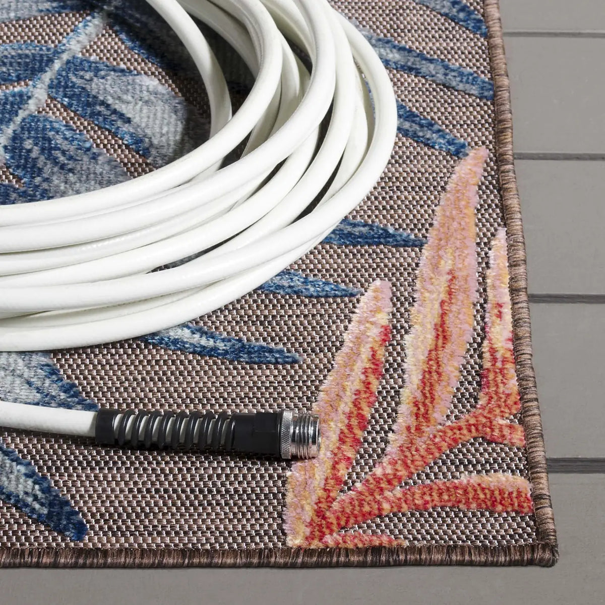 Safavieh Cabana 4'-0" x 6'-0" Rug in Brown / Blue