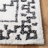 Safavieh Casablanca 4'-0" x 6'-0" Rug in Ivory / Black