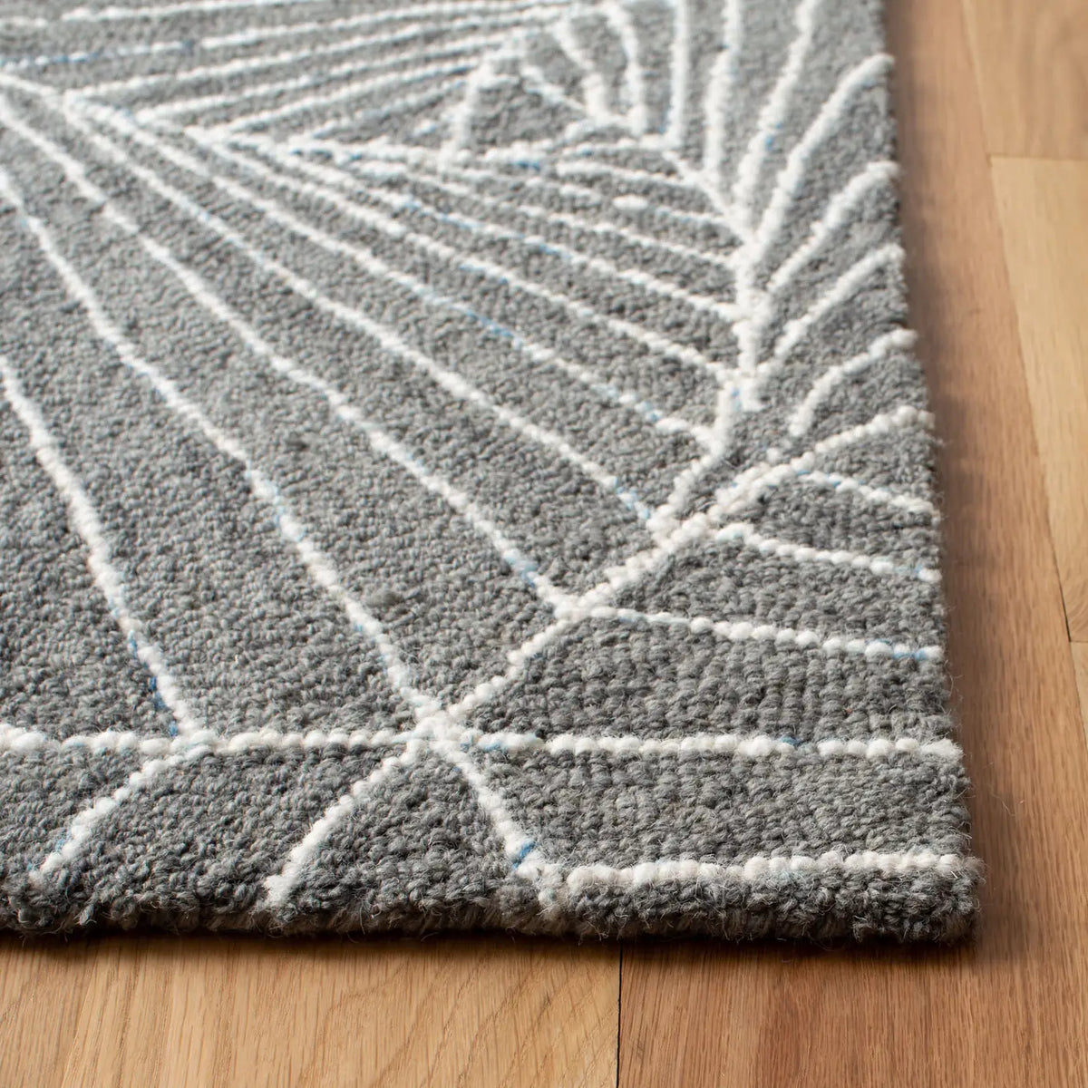 Safavieh Micro-Loop 5'-0" x 8'-0" Rug in Grey / Ivory