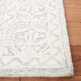 Safavieh Metro 4'-0" x 6'-0" Rug in Light Grey / Ivory