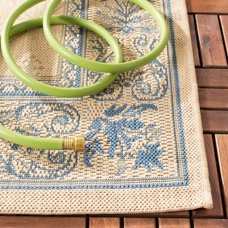 Safavieh Courtyard 4'-0" x 5'-7" Rug in Natural / Blue