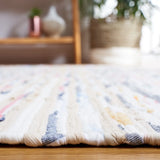 Safavieh Montauk 4'-0" x 6'-0" Rug in Beige / Ivory