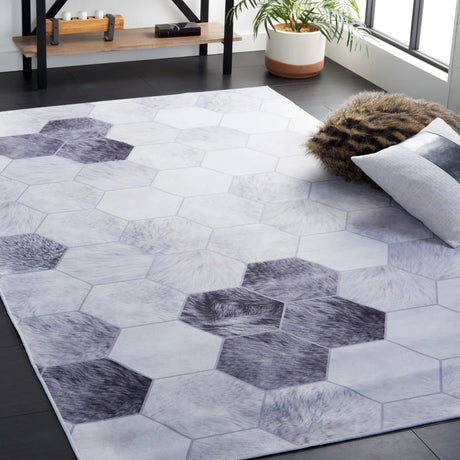 Safavieh Faux Hide 4'-0" x 6'-0" Rug in Ivory / Grey