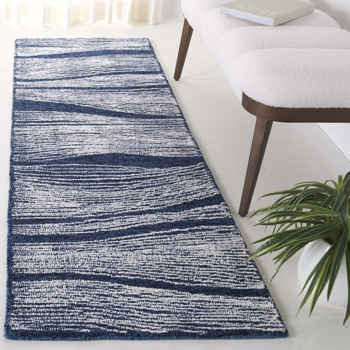 Safavieh Metro 2'-3" x 8'-0" Rug in Navy / Ivory