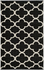 Safavieh Montauk 2'-6" x 4'-0" Rug in Black / Ivory