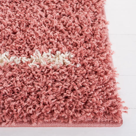 Safavieh Venus Shag 600 4'-0" x 6'-0" Rug in Pink / Ivory