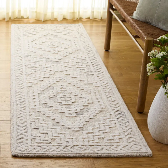 Safavieh Metro 2'-3" x 8'-0" Rug in Light Grey / Ivory