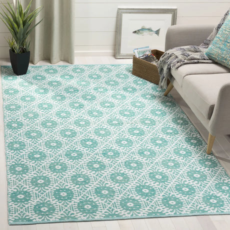 Safavieh Montauk 5'-0" x 8'-0" Rug in Aqua / Ivory