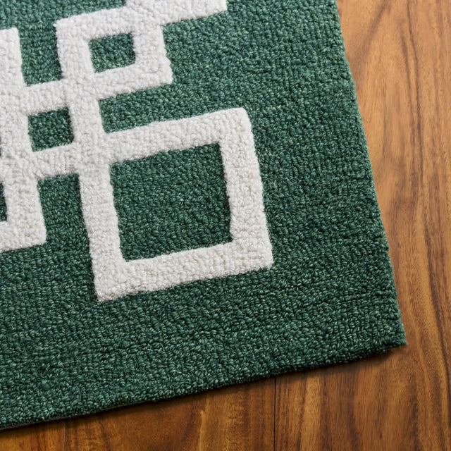 Safavieh Martha Stewart 4'-0" x 6'-0" Rug in Green / Ivory