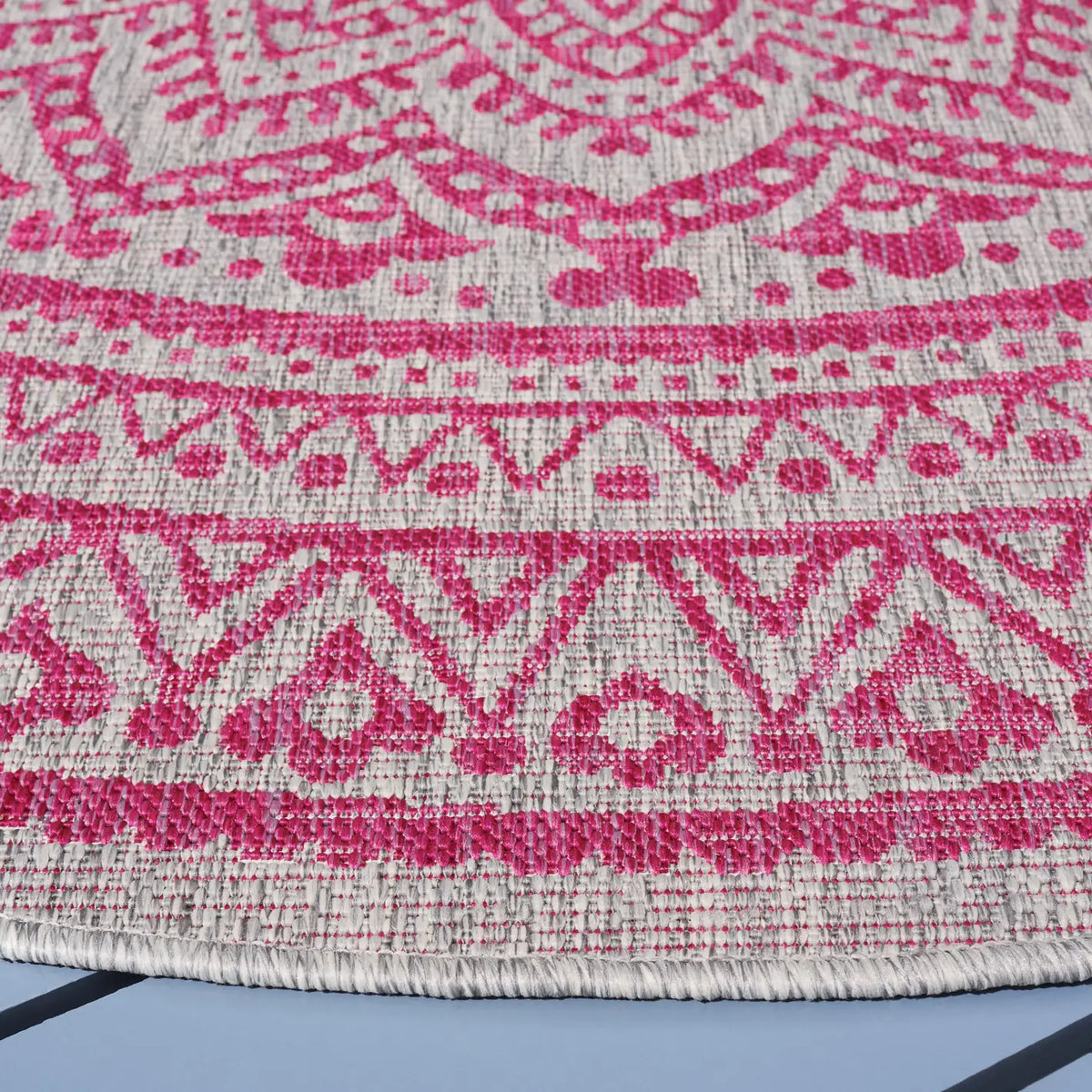 Safavieh Courtyard 5'-3" x 5'-3" Rug in Light Grey / Fuchsia