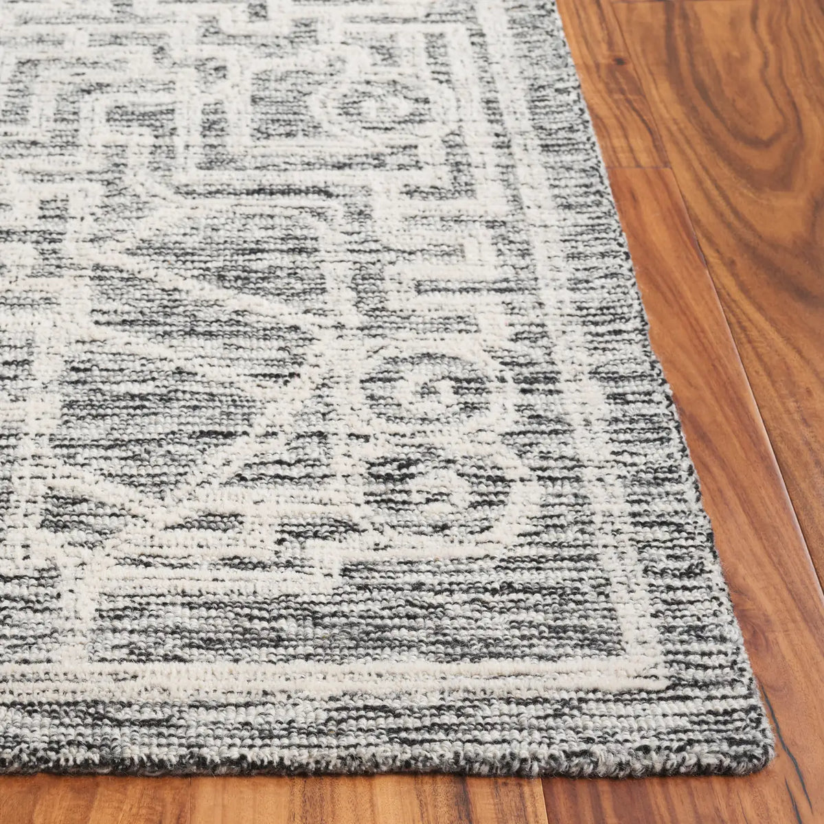Safavieh Abstract 4'-0" x 6'-0" Rug in Charcoal / Ivory