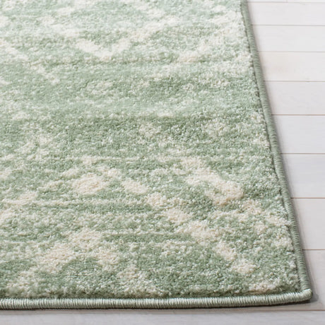 Safavieh Adirondack 4'-0" x 6'-0" Rug in Green / Ivory