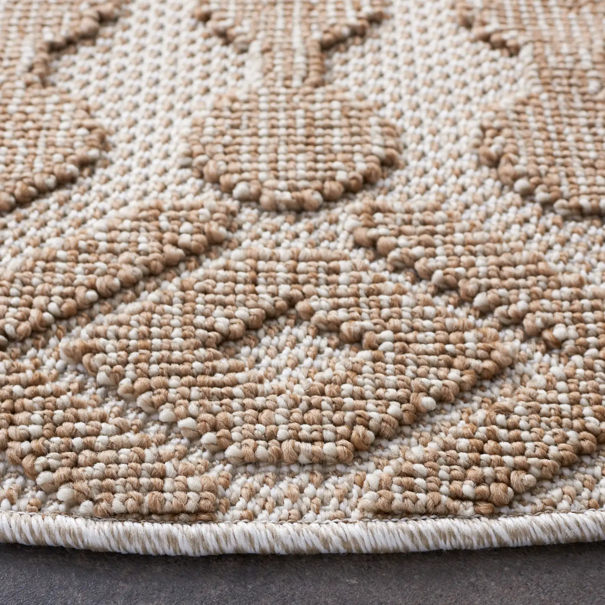 Safavieh Global 6'-7" x 6'-7" Rug in Beige / Brown