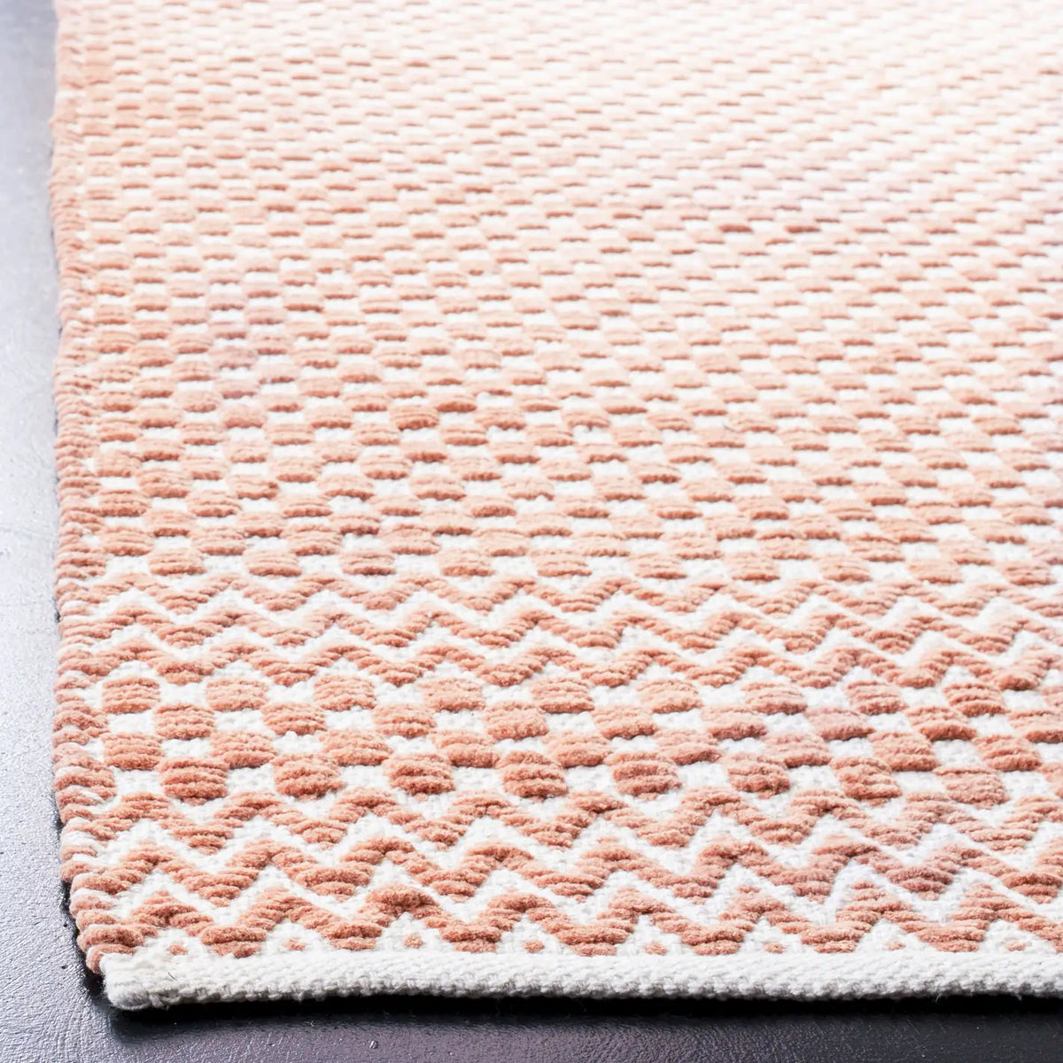 Safavieh Boston 4'-0" x 6'-0" Rug in Orange