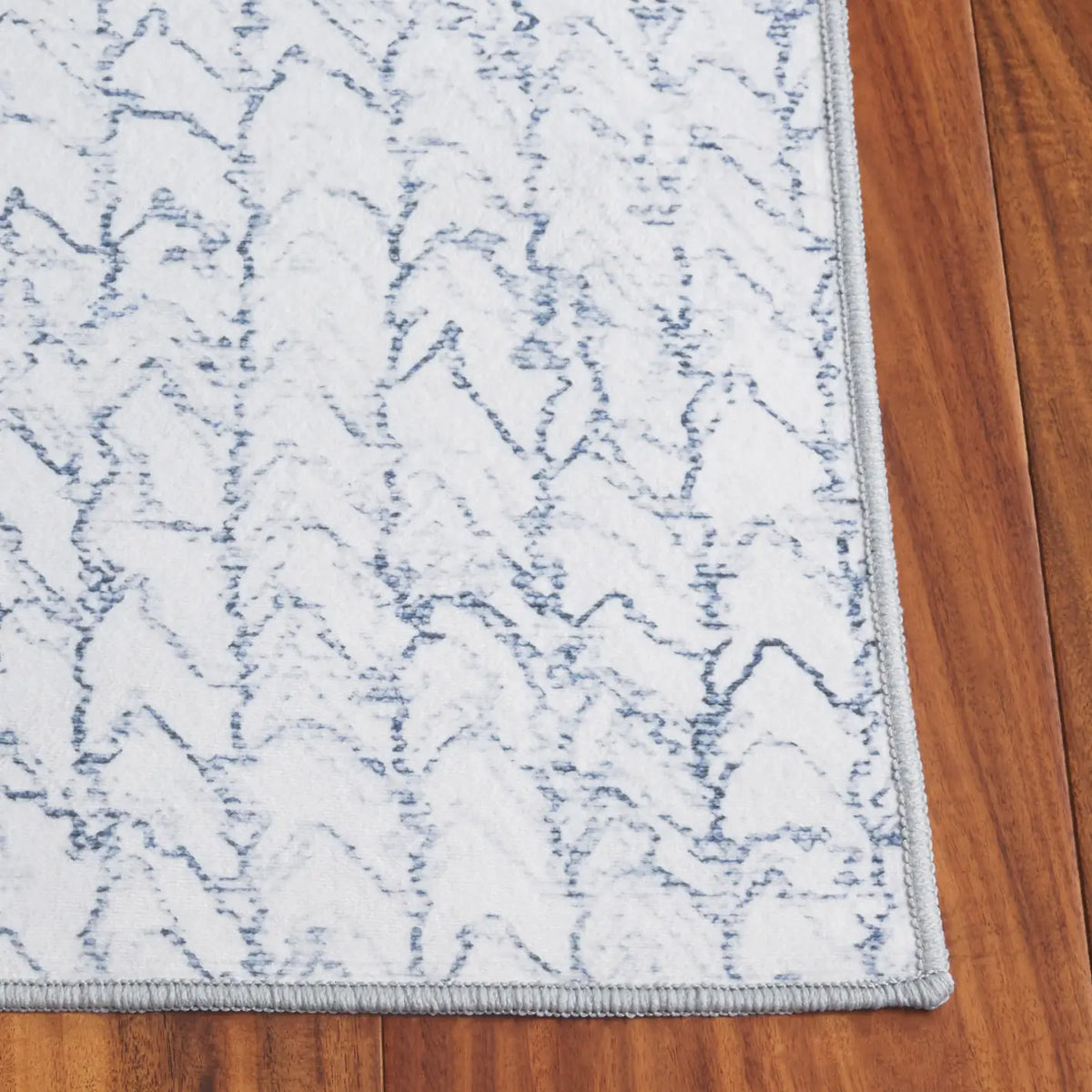 Safavieh Malibu 4'-0" x 6'-0" Rug in Grey / Blue