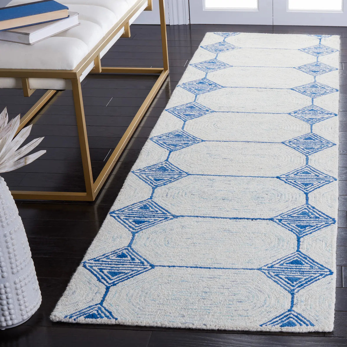 Safavieh Abstract 2'-3" x 8'-0" Rug in Ivory / Blue
