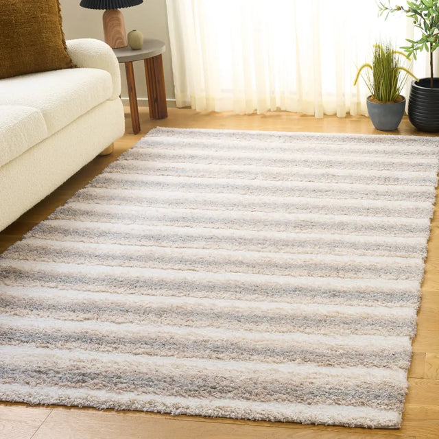Safavieh Gemma Shag 5'-3" x 7'-6" Rug in Ivory / Beige Grey