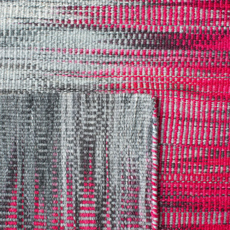 Safavieh Kilim 5'-0" x 8'-0" Rug in Fuchsia / Charcoal